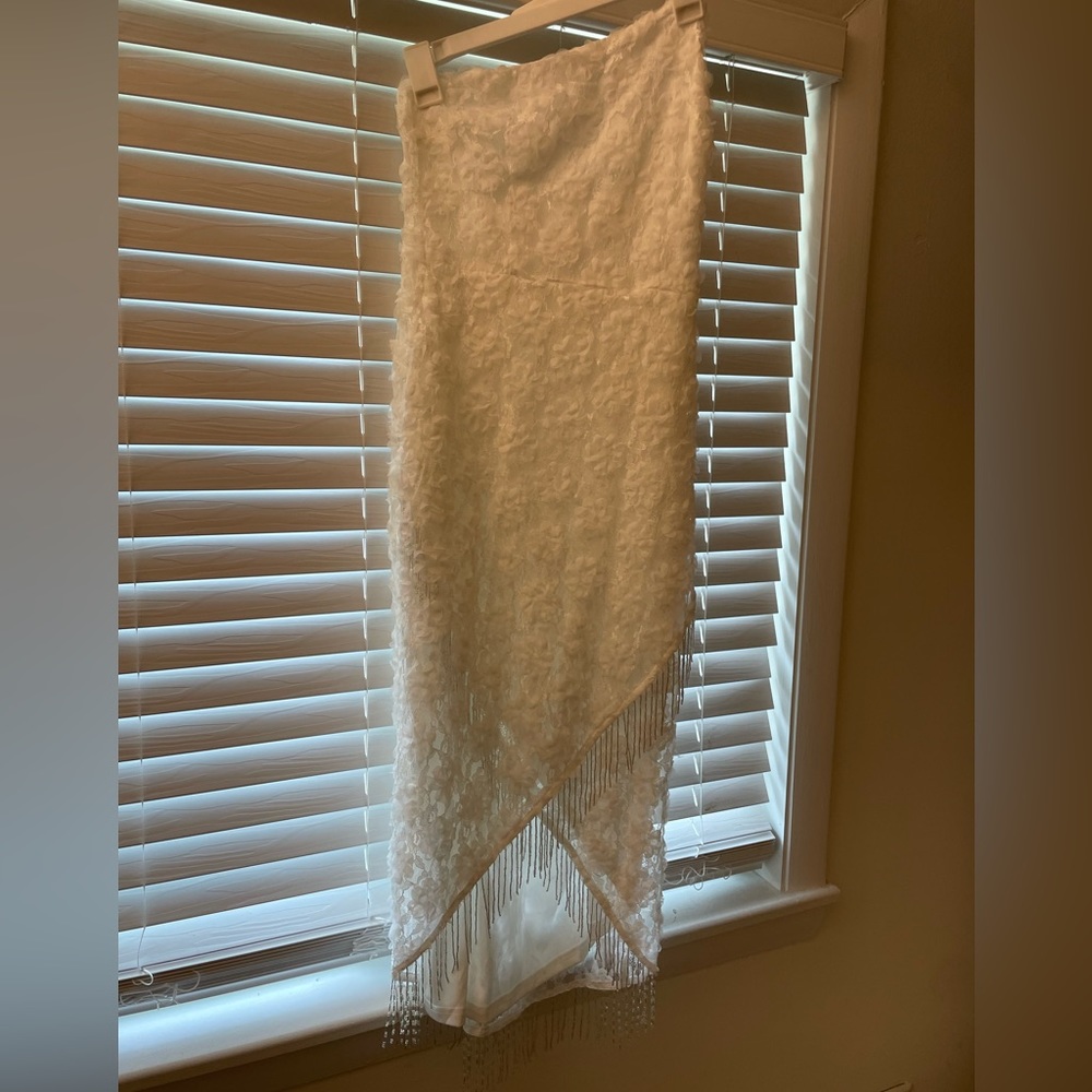 Brand new with tags size small lulus midi dress. White.